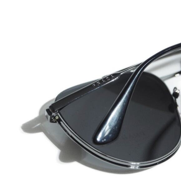 Prada Authentic Aviator Sunglasses –NEW with Box & Case – Excellent Condition main image 4